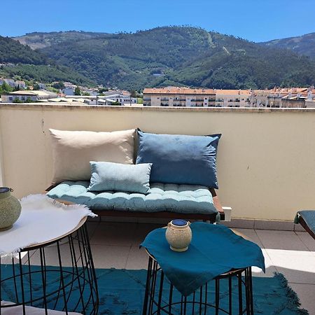 Chez Louise: Onde A Serra Beija O Ceu Lousa  Luaran gambar