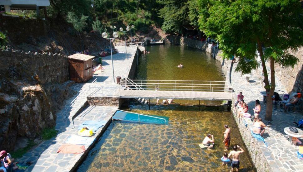 Chez Louise: Onde A Serra Beija O Ceu Lousa  Luaran gambar