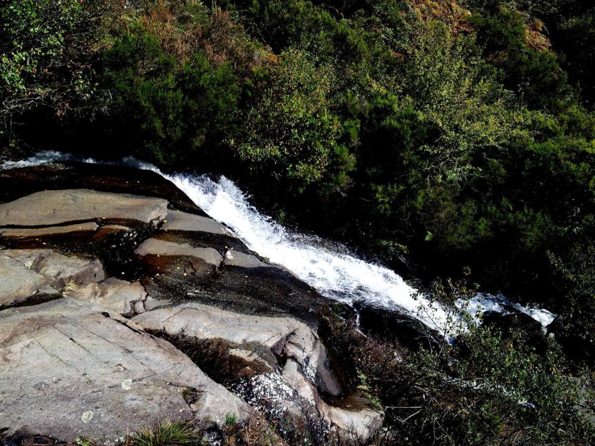 Chez Louise: Onde A Serra Beija O Ceu Lousa  Luaran gambar
