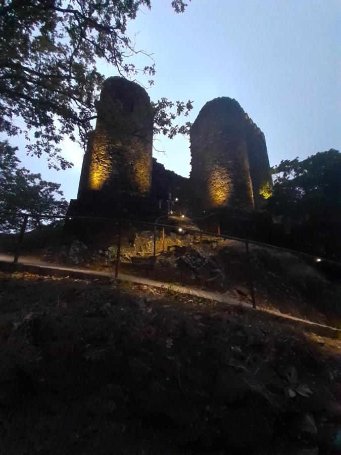 Chez Louise: Onde A Serra Beija O Ceu Lousa  Luaran gambar