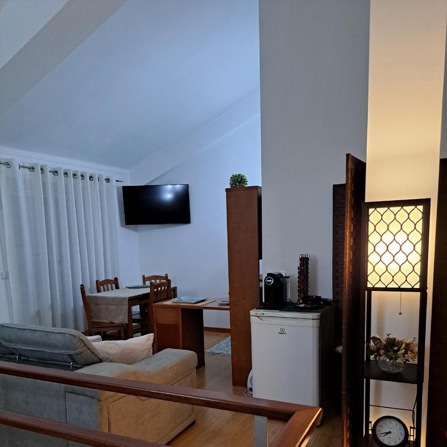 Chez Louise: Onde A Serra Beija O Ceu Lousa  Luaran gambar