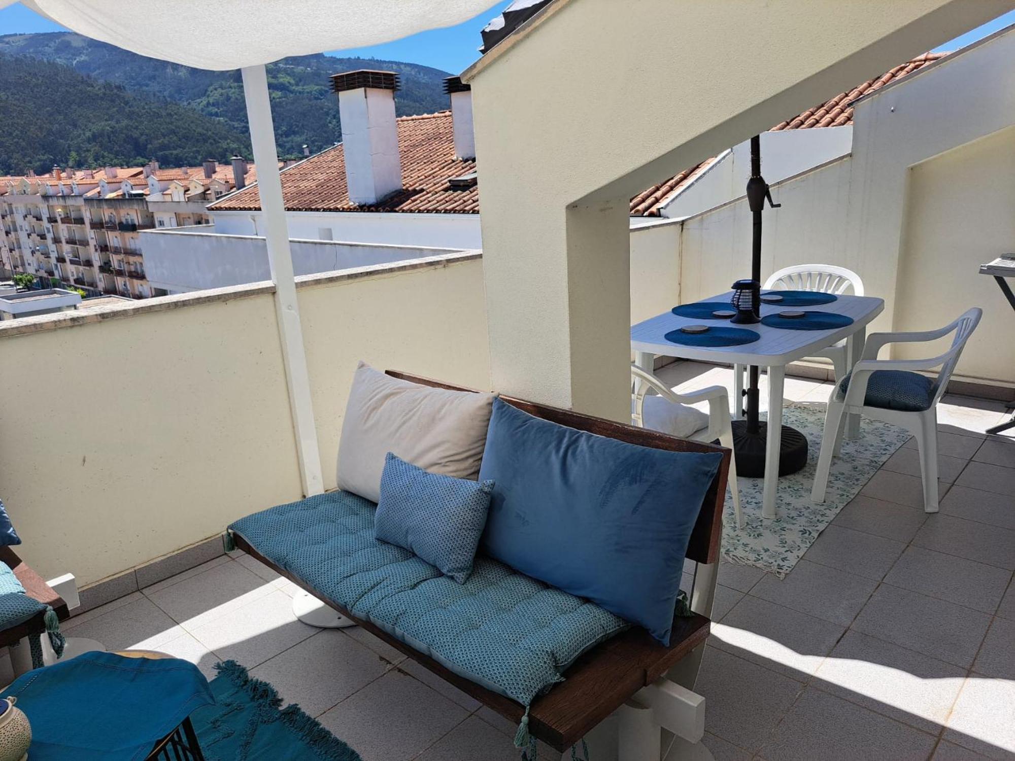 Chez Louise: Onde A Serra Beija O Ceu Lousa  Luaran gambar