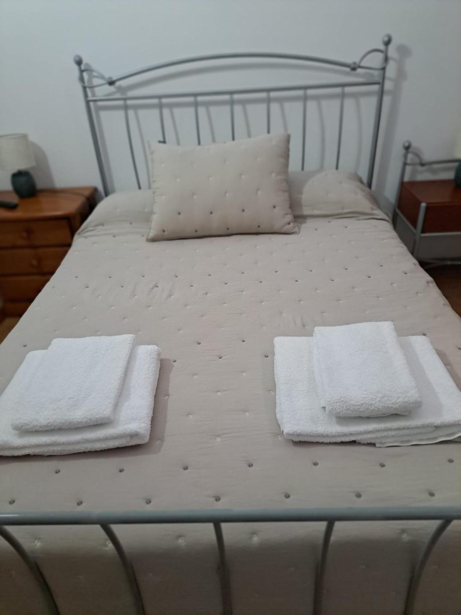 Chez Louise: Onde A Serra Beija O Ceu Lousa  Luaran gambar